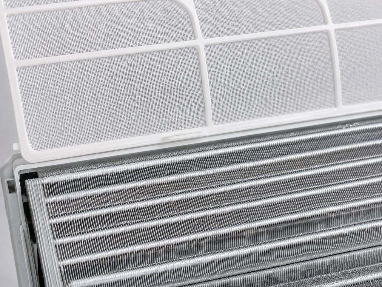 Filtre de climatisation propre après désinfection biocide